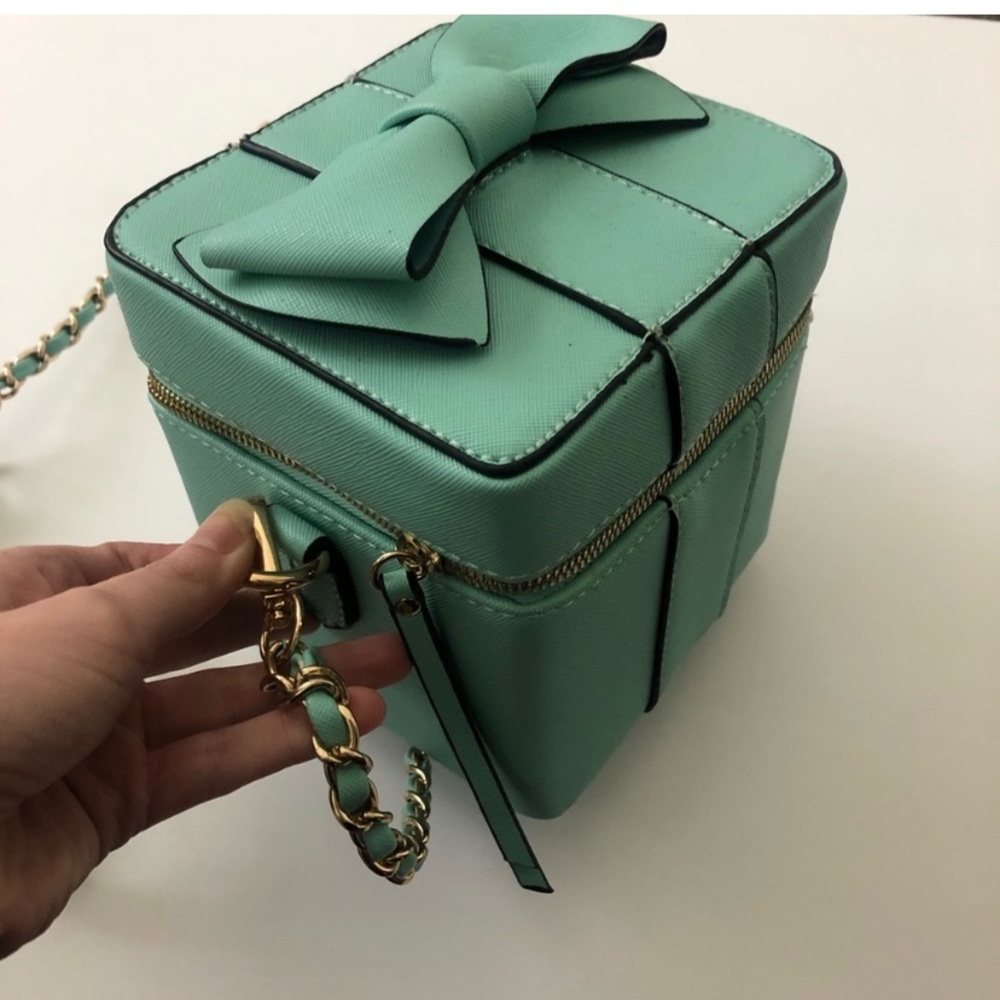 ISO this color box purse ISO only